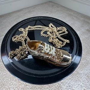 Pendant Sport Shoe in great condition